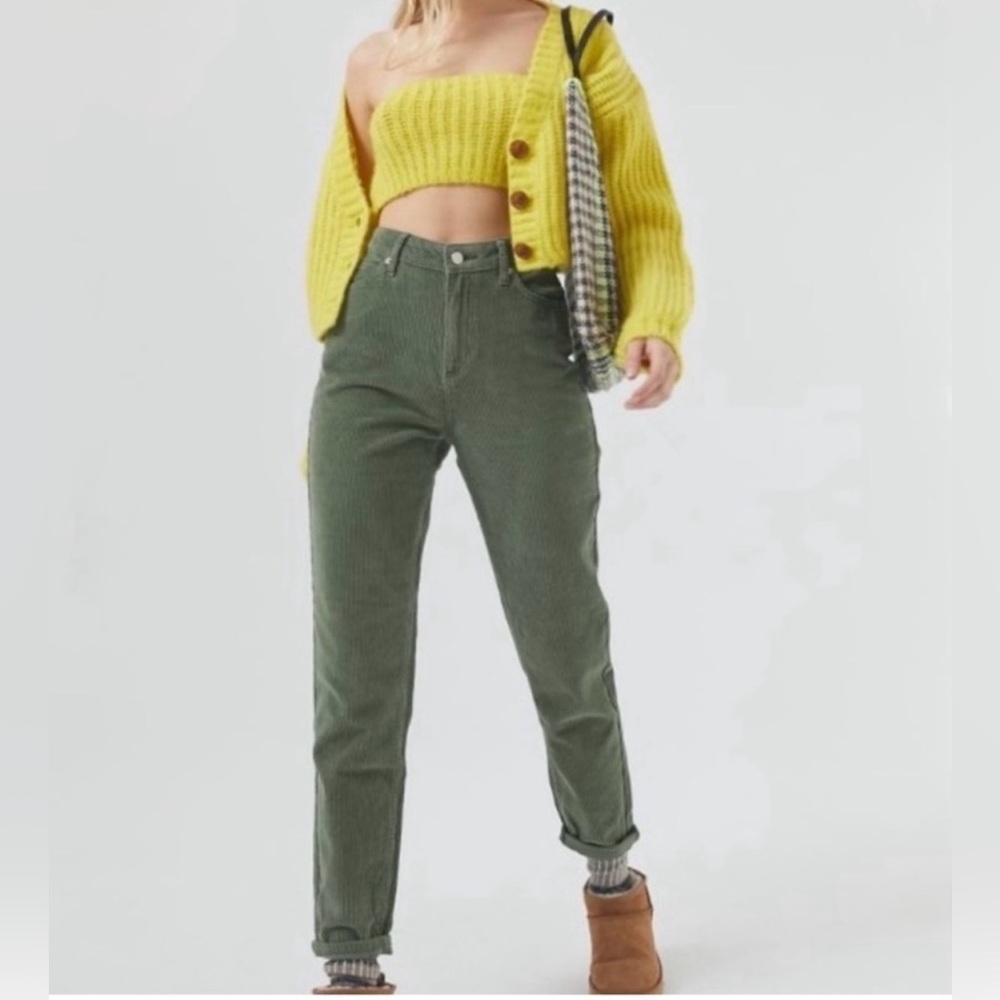 BDG - Mom High rise / Olive Green / Corduroy Pants / sz 28